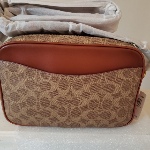 Coach Cassie Camera Bag In Signature Canvas - Picture 11 of 16